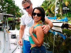 Grosser schwanz, Blasen, Braunhaarige, Hundestellung, Latina, Natürlichen titten, Dürr, Titten