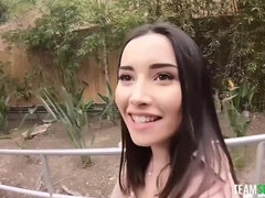Aria Lee - Flashing At The Theme Park