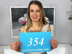 18 χρονον, Μεγάλος πούτσος, Ξανθιά, Πίπα, Σε στάση σκύλου στα τέσσερα, Φυσικά βυζιά, Έφηβος, Βυζιά