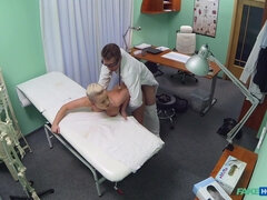 Amateur, Blonde, Sucer une bite, Éjaculation interne, Médecin, Hard, Bureau, Uniforme