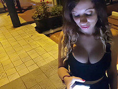 Pubblico, Ragazza