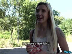 Blondine, Blasen, Hundestellung, Latina, Natürlichen titten, Im freien, Piercing, Schlucken
