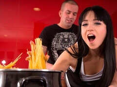 Anal, Gros cul, Grosse bite, Sucer une bite, En levrette, Seins naturels, Adolescente, Nénés