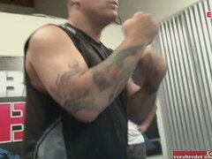 Américain, Arabe, Brunette brune, Éjaculer dans la bouche, Maigrichonne, Nénés