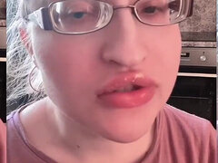 Ξανθιά, Βρωμόλογα, Επιβολή, Φετιχ, Γυαλιά, Ώριμη γυναίκα