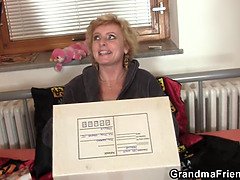 Give finger, Bedstefar, Bedstemor, Ældre kvinde, Mor, Fisse, Realitet, Trekant