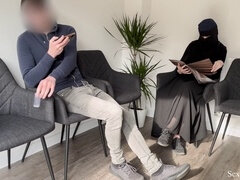 Arabky, Doktor, Exhibicionisti, Na veřejnosti