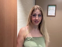 18 anni, Bagno, Pompino, Venire in bocca, Mamma che vorrei scoparmi, Mamma, Ragazza, Toilette