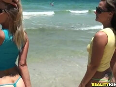 Bikinit, Blondi, Ruskeahiuksinen, Nnm, Lesbo, Vanhempi, Ulkona, Tatuointi