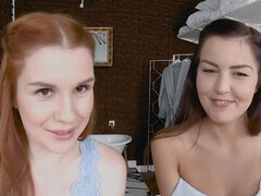 Brunette brune, Doigter, Lesbienne, Masturbation, Réalité, Rousse roux, Rasée, Nénés