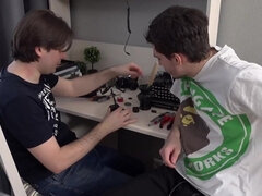 18 jahre, Blasen, Nahaufnahme, Gehörnter ehemann, Spermaladung, Freundin, Geld, Russisch