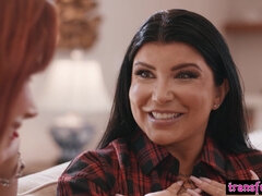 Wet mommy got shagged by steamy shemale