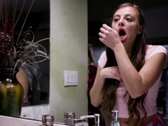 Koupelna, Velké kozy, Vysokoškolačka, Lesbické, Výprask, Přírodní prsa, Pička, Teenka