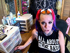 Mama, Hlačke, Mačeha