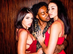 Rumpa, Svart, Avsugning, Doggystyle, Handjobb, Mellanrasig, Milf, Trekant