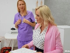 Velika rit, Velik kurac, Fafanje, Doktor, Hardcore, Milf, Naravne joške, Medicinska sestra