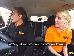 Blondine, Britisk, Give finger, Hd, Lesbisk, Slikning, Mor jeg gerne vil kneppe, Fisse