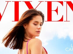 Sucer une bite, Brunette brune, En levrette, Seins naturels, Cheveux courts, Maigrichonne, Adolescente, Nénés