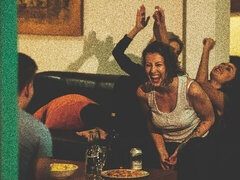 Πίπα, Μελαχροινή, Σε στάση σκύλου στα τέσσερα, Μαλακία, Κουζίνα, Ξυρισμένη, Κοκκαλιάρης, Βυζιά