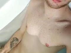 Grosse bite, Tir de sperme, Allemand, Branlette thaïlandaise, Douche, Solo, Tatouage, Adolescente