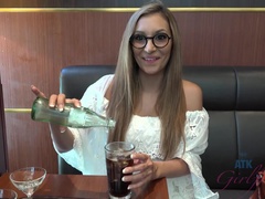 부츠, 여자친구, 유리들, 라티나, 보지, 면도된, 빼빼한, 스모킹