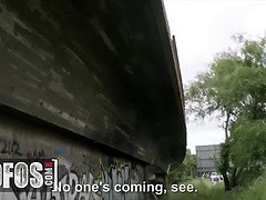 Avsugning, Brunett, Långt ner i halsen, Doggystyle, Pov, Offentlig, Rakad, Spansk