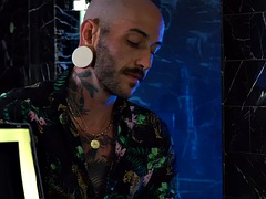 Braunhaarige, Fetisch, Hardcore, Lecken, Masturbation, Verführt, Tätowierung, Titten