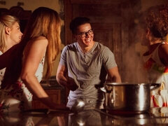 Grote lul, Pijpbeurt, Hondjeshouding, Zoenen, Natuurlijke tieten, Mager, Tiener, Tieten likken