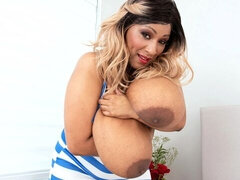 Ερασιτέχνης, Χοντρή γυναίκα, Μεγάλος κώλος, Μεγάλα βυζιά, Ξανθιά, Μαλακία με το δάχτυλο για γυναίκες, Αυνανισμός, Απογύμνωση