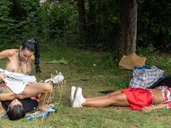 Grosse bite, Gros seins, Sucer une bite, Brunette brune, En levrette, Mère que j'aimerais baiser, De plein air, Nénés