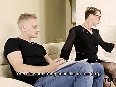 Blondine, Blasen, Geile alte tussi, Absätze, Reif, Strümpfe, Lehrer, Titten