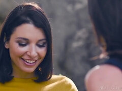 Lízaní zadků, Velký zadek, Péro, Lesbické, Výprask, Milf žcbp, Venku, Pička