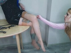 Sissy Blaire _18 kisses and worships dominatrix Nika's feet