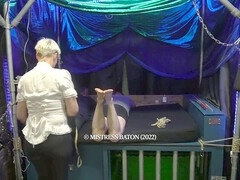 Bondage disciplin sadomasochisme, Fødder, Kvinde dominans, Mor jeg gerne vil kneppe, Herskerinde, Spanking, Strømper, Bundet