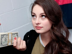 Pik sutte, Brunette, Fanget, Håndjob, Barberet, Tatovering, Teenager, Bryster