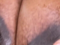 Noire, Seins naturels