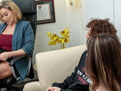 18, Stor stjärt, Stor kuk, Stora tuttar, Avsugning, Doggystyle, Mager, Tonåring