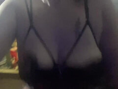 Huisgemaakt, Alleen, Tieten likken