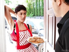 큰 엉덩이, 큰 가슴, 오랄섹스, 흑갈색 머리, 도기스타일, 짧은 머리, 빼빼한, 청소년