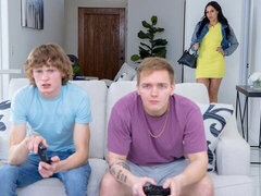 Μεγάλος κώλος, Μεγάλος πούτσος, Πίπα, Σε στάση σκύλου στα τέσσερα, Φυσικά βυζιά, Βυζιά