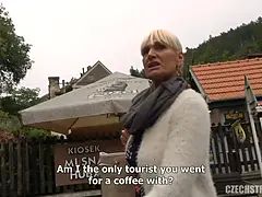 Grosse titten, Blondine, Oma, Hd, Reif, Natürlichen titten, Pov, Öffentlich