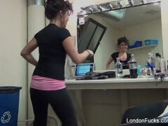 Ασιάτης, Πίσω στα παρασκήνια, Μεγάλος κώλος, Μπότες, Μελαχροινή, Αστείος, Ηδ, Τακούνια