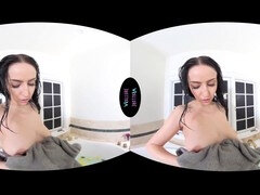 Salle de bains, Fille latino, Solo