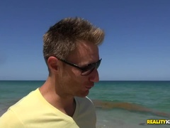 Bikinit, Blondi, Raha, Pillu, Todellisuus, Ajeltu, Tatuointi, Tissit