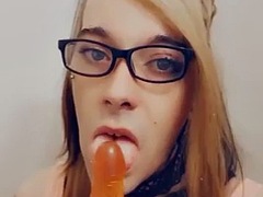 Grosse bite, Sucer une bite, Travestis, Branlette thaïlandaise, Lingerie, Masturbation, Piercing, Suçant