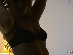 Nana, Brunette brune, Européenne, Masturbation, Solo