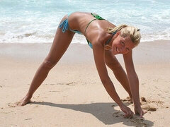 18, Stor stjärt, Bikini, Blondin, Fingering, Utomhus, Mager, Solo