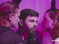 Κούκλα, Γερμανός, Λεσβία, Γλείψιμο, Μουνί, Κοκκινομάλα, Τατουάζ, Τρίο