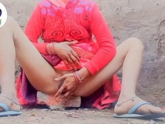 Indian village bhabhi removes saree and indulges in finger play and boob massage