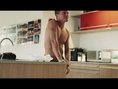 Μελαχροινή, Ζευγάρι, Φιλί, Φυσικά, Μεγάλες ρώγες, Μουνί, Ξυρισμένη, Γδύσιμο